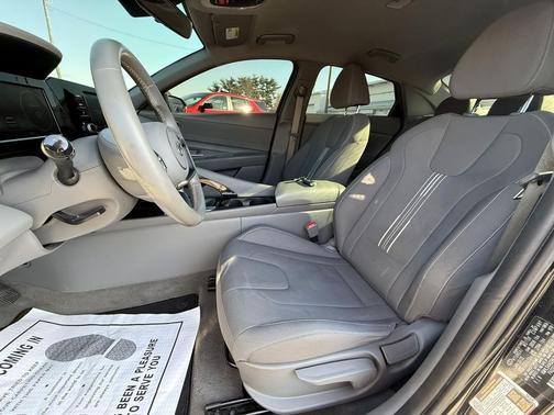 2022 Hyundai ELANTRA SEL