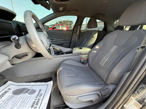 2022 Hyundai ELANTRA SEL