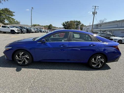 2025 Hyundai ELANTRA SEL
