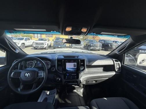 2022 RAM 2500 Tradesman Crew Cab 4x4 8' Box