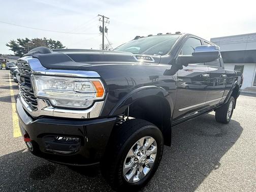 2019 RAM 2500 Limited Crew Cab 4x4 6'4' Box