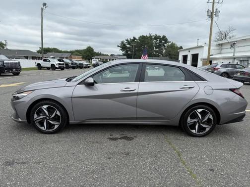 2022 Hyundai ELANTRA Limited