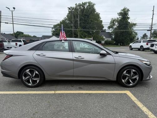 2022 Hyundai ELANTRA Limited