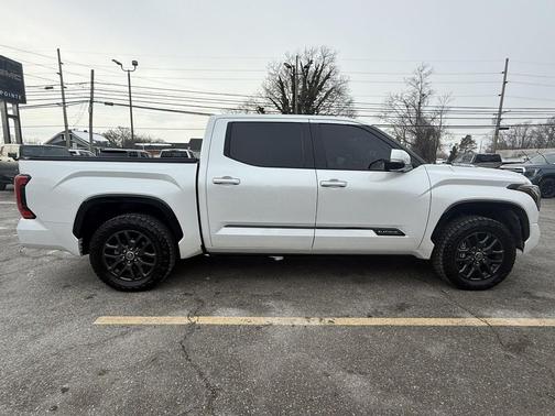2023 Toyota Tundra Hybrid Platinum