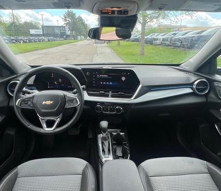 Blue Glow Metallic 2024 Chevrolet Trax LT