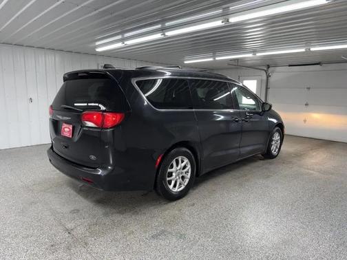 2021 Chrysler Voyager LXI