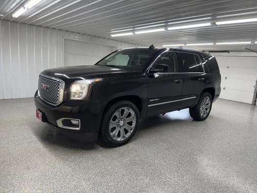 Black 2015 GMC Yukon Denali