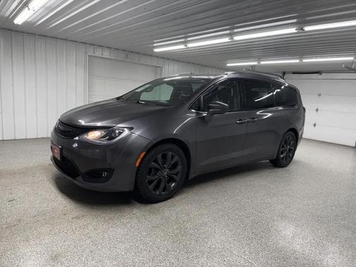 2018 Chrysler Pacifica Touring-L Plus