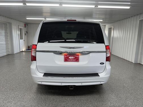 2014 Chrysler Town & Country Touring-L