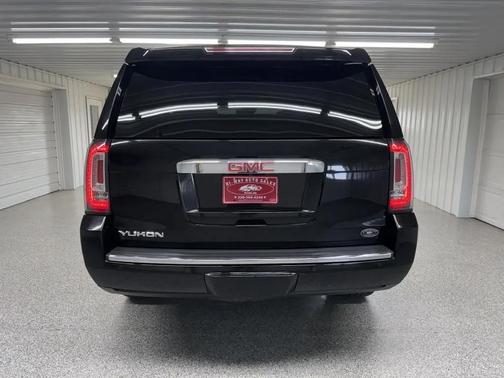 Black 2016 GMC Yukon Denali