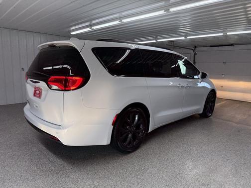 2018 Chrysler Pacifica Touring-L Plus