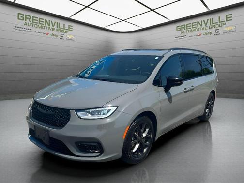Gray 2025 Chrysler Pacifica Limited