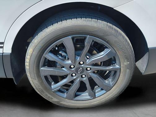 White 2023 Chevrolet Equinox RS
