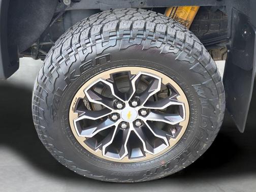 White 2019 Chevrolet Colorado ZR2