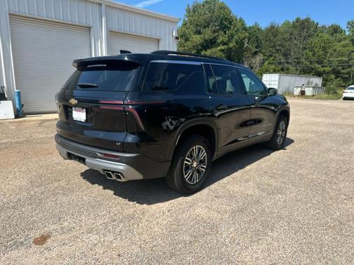 Black 2024 Chevrolet Traverse LT