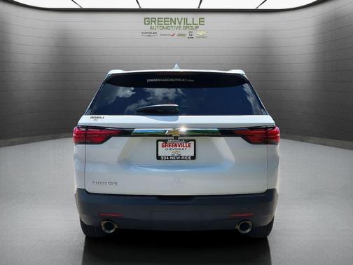 White 2022 Chevrolet Traverse LS