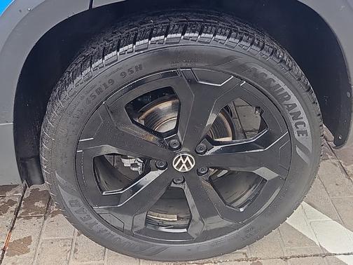 2025 Volkswagen Taos 1.5T SE Black