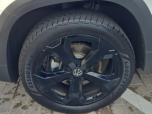 2025 Volkswagen Taos 1.5T SEL