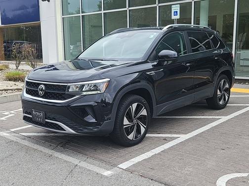 Deep Black Pearl Effect 2024 Volkswagen Taos 1.5T SE