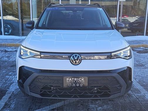 2025 Volkswagen Taos 1.5T SE Black