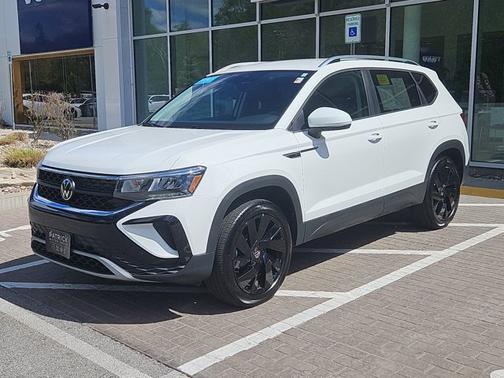 Pure White 2024 Volkswagen Taos 1.5T SE