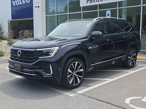 Deep Black Pearl Effect 2024 Volkswagen Atlas 2.0T SEL Premium R-Line
