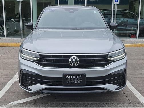 Pyrite Silver Metallic 2023 Volkswagen Tiguan 2.0T SE R-Line Black