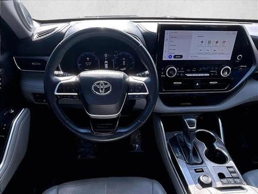 Magnetic Gray Metallic 2023 Toyota Highlander Limited