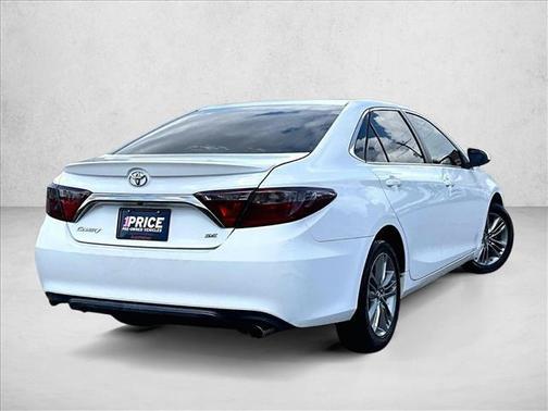 Super White 2017 Toyota Camry SE