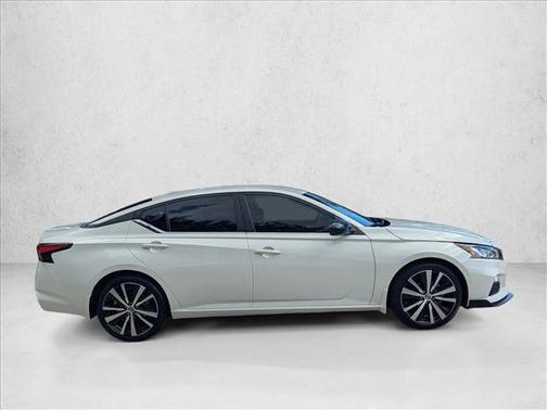 2021 Nissan Altima SR FWD