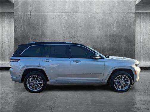 2023 Jeep Grand Cherokee Summit
