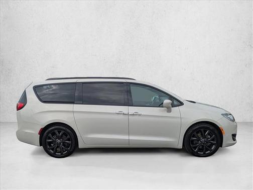 2019 Chrysler Pacifica Touring-L Plus