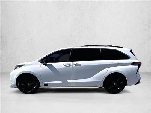 Super White 2021 Toyota Sienna XSE 7 Passenger