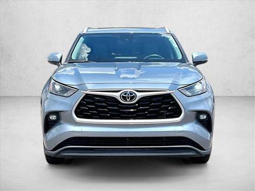 Moon Dust 2023 Toyota Highlander XLE