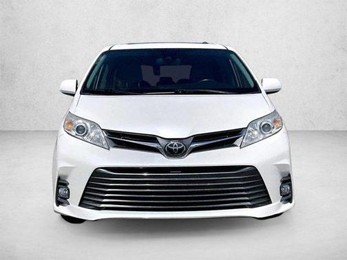 Blizzard Pearl 2020 Toyota Sienna XLE