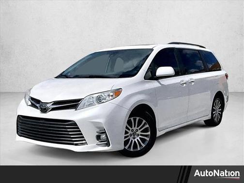 Blizzard Pearl 2020 Toyota Sienna XLE