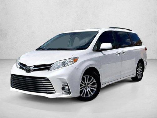 Blizzard Pearl 2020 Toyota Sienna XLE