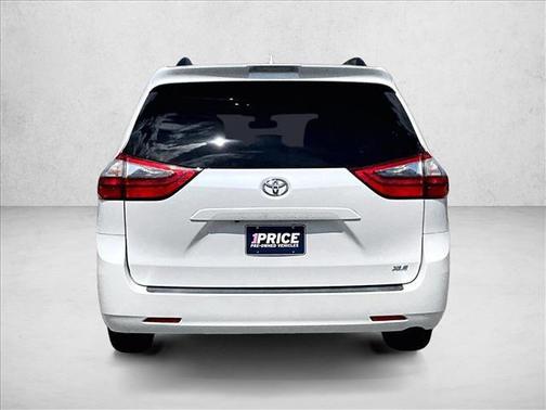 Blizzard Pearl 2020 Toyota Sienna XLE