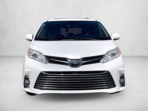 Blizzard Pearl 2020 Toyota Sienna XLE