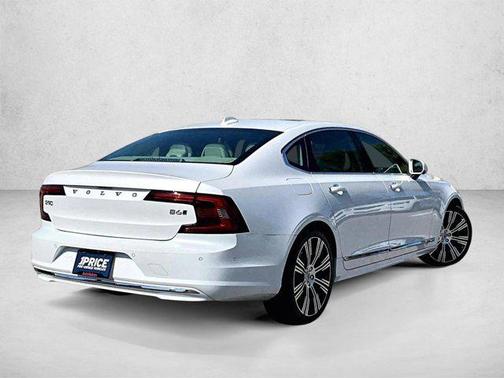 Crystal White Metallic 2022 Volvo S90 B6 Inscription