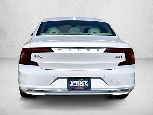 Crystal White Metallic 2022 Volvo S90 B6 Inscription