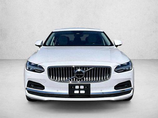 Crystal White Metallic 2022 Volvo S90 B6 Inscription
