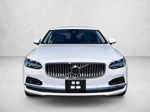 Crystal White Metallic 2022 Volvo S90 B6 Inscription