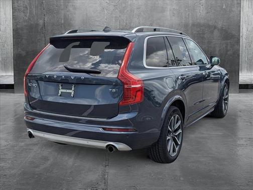 2019 Volvo XC90 T5 Momentum