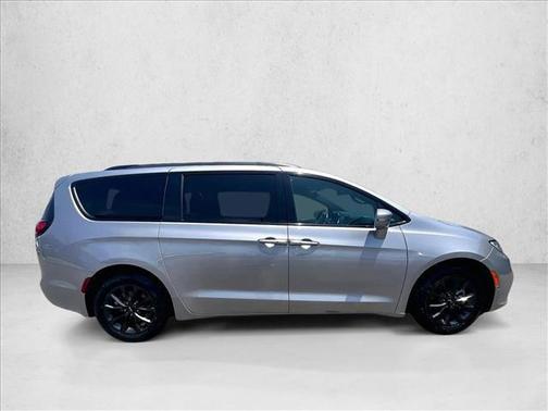 Billet Silver Metallic Clearcoat 2021 Chrysler Pacifica Touring L