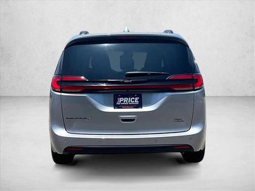 Billet Silver Metallic Clearcoat 2021 Chrysler Pacifica Touring L