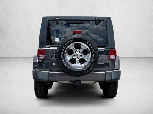 Granite Crystal Metallic Clearcoat 2017 Jeep Wrangler Unlimited Sahara