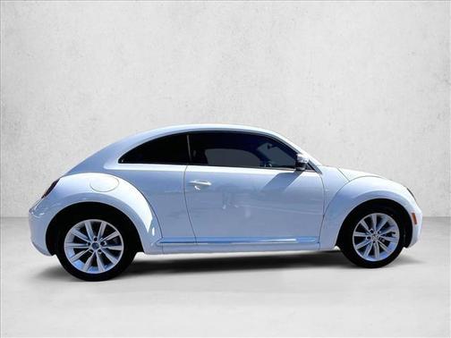 White 2017 Volkswagen Beetle 1.8T SE