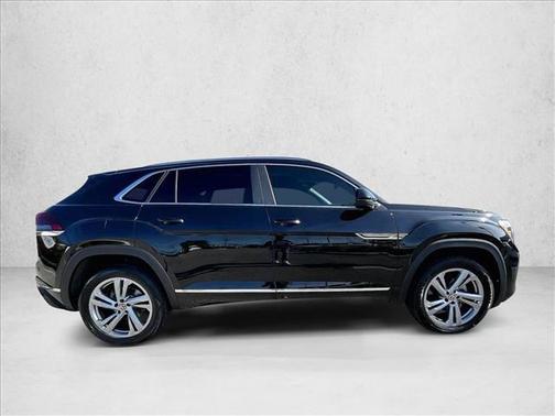 Deep Black Pearl 2024 Volkswagen Atlas Cross Sport 2.0T SEL