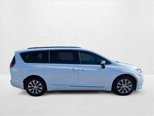 2025 Chrysler Pacifica L